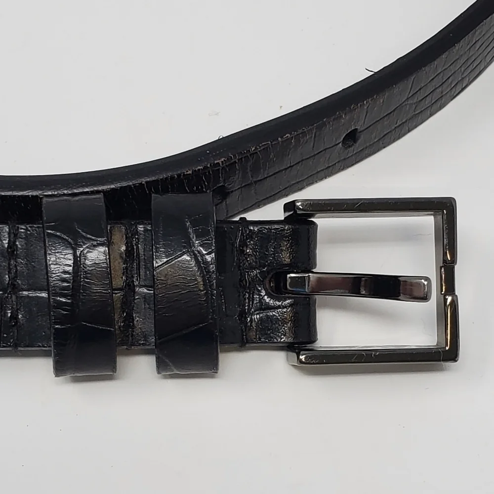 NINE WEST EMBOSSED LEATHER BELT SILVER TONE BUCKLE WOMEN SIZE MEDIUM ITALIAN